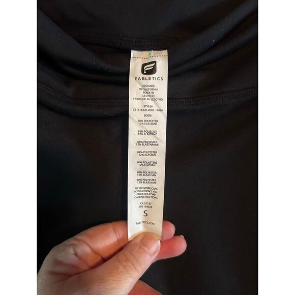 Fabletics brand new black cropped compression quick dry leggings size small - Picture 4 of 5